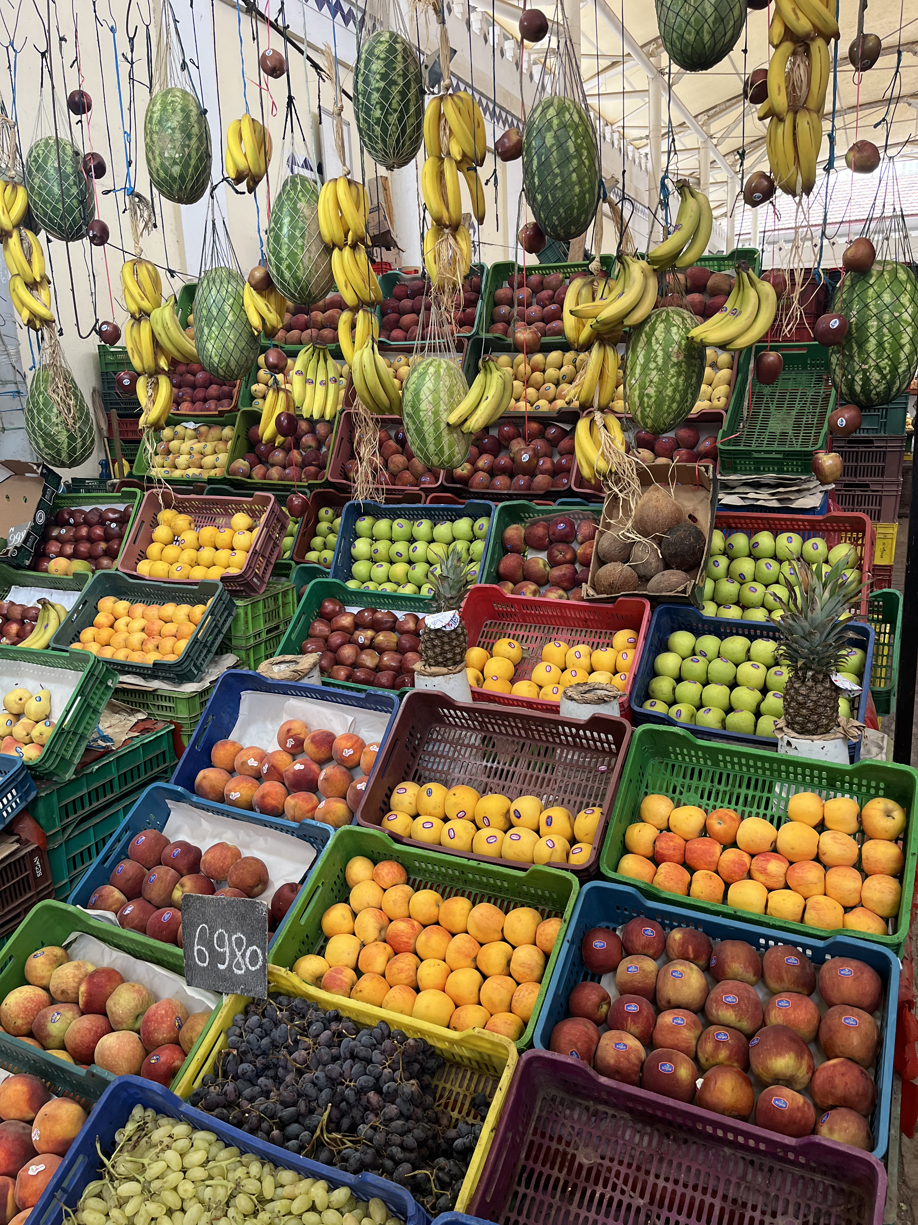 A fruit stand with variety of fruits